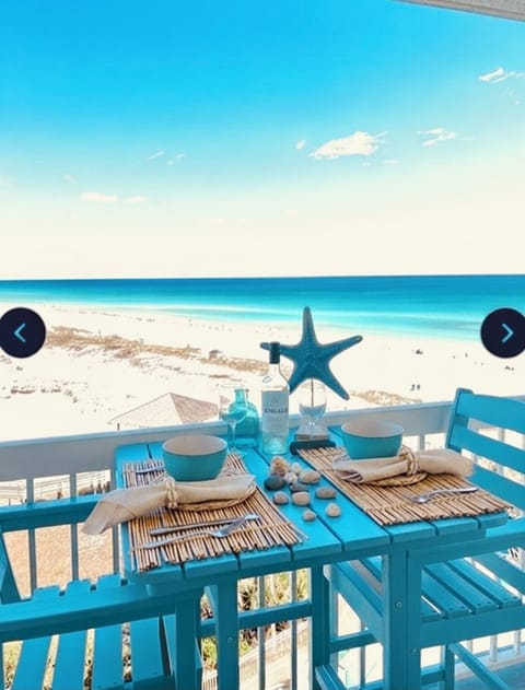 Enjoy a meal outside overlooking the Gulf🏖️