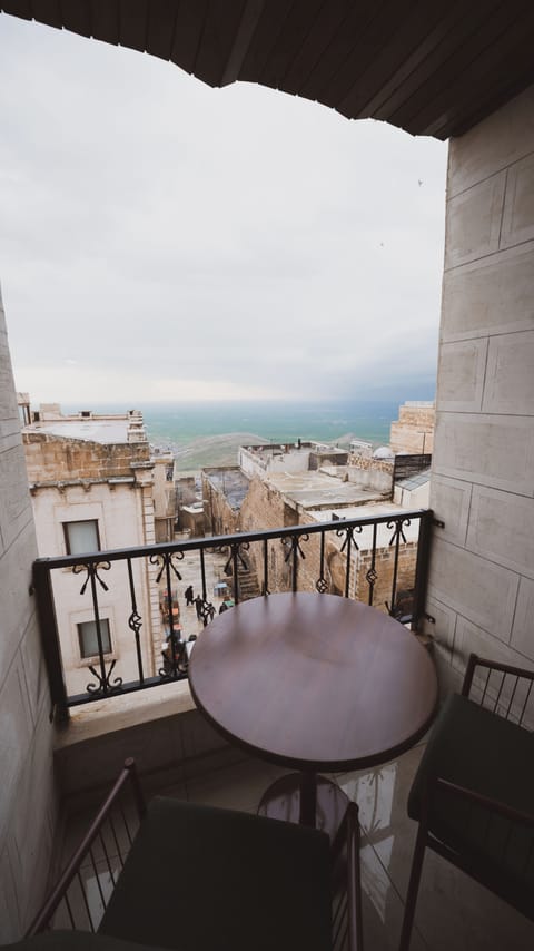 Deluxe Room, Balcony, City View | Balcony