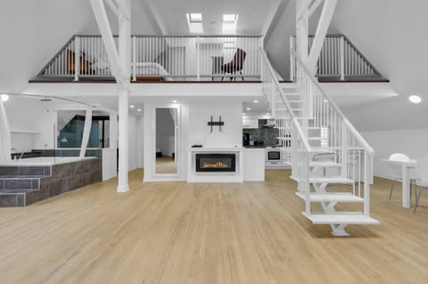 Panoramic Room | Living area | Smart TV