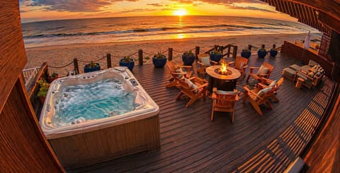 Huge Oceanfront Deck with Fire-pit and Spa