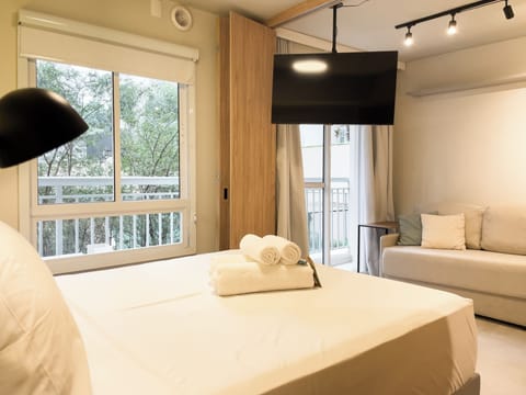 Studio | Blackout drapes, iron/ironing board, WiFi (free)