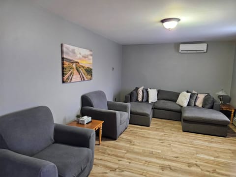 House, 4 Bedrooms, Smoking, Patio | Living room