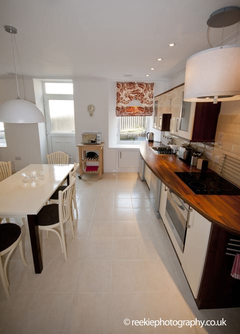 Superior Apartment, 2 Bedrooms | 2 bedrooms, soundproofing, free cribs/infant beds, free WiFi