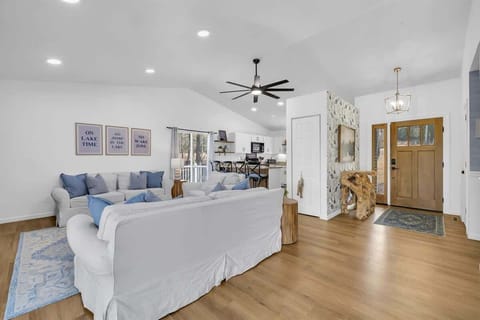 Upstairs Living Room 