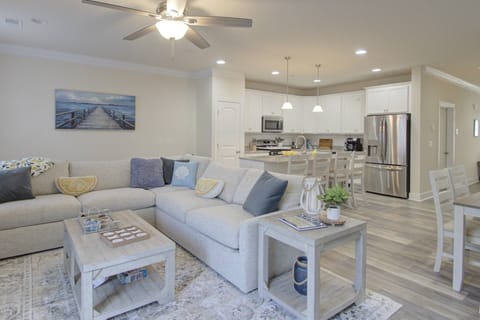 Gorgeous open plan with upscale kitchen
