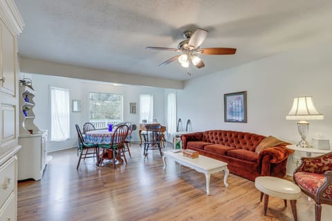 Berryville Vacation Rental | 6BR | 3BA | 3,921 Sq Ft