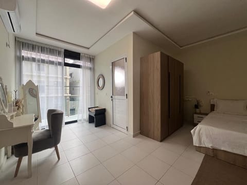 Blackout drapes, soundproofing, iron/ironing board, WiFi (free)