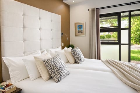 Classic Twin Room | In-room safe, desk, laptop workspace, WiFi (free)