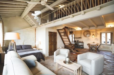 Deluxe Suite, Balcony, City View | Living area