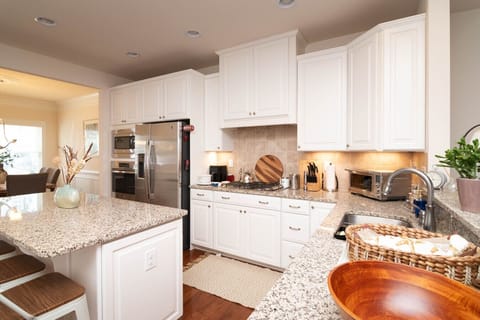 Fully equipped modern kitchen, ideal for preparing meals during your stay.