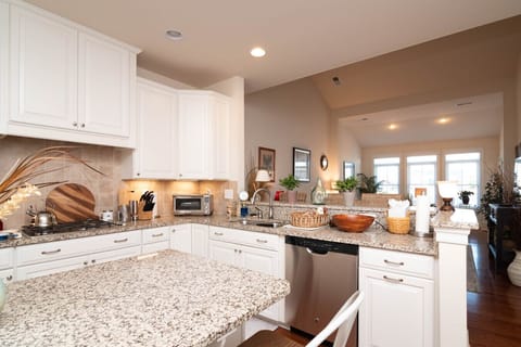 Fully equipped modern kitchen, ideal for preparing meals during your stay.