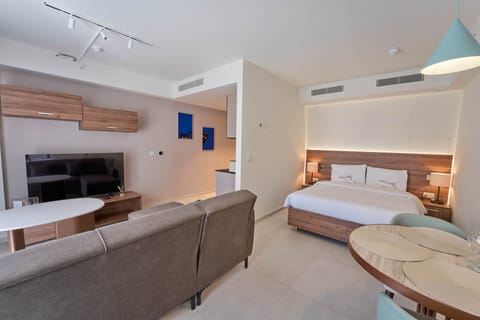 Suite 215 Mercury 002