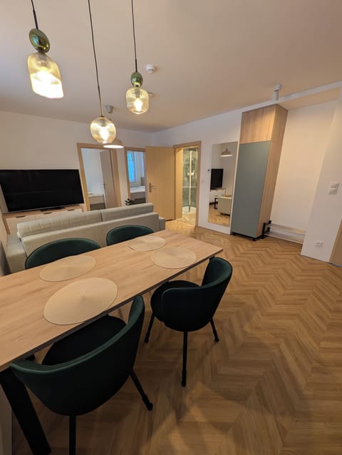 Deluxe Suite | Dining