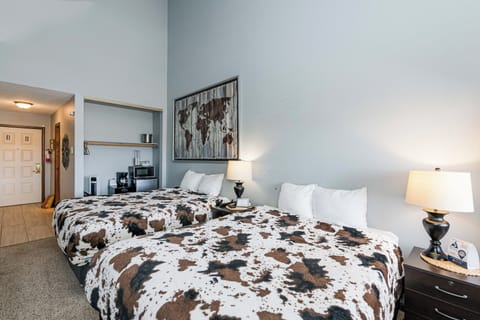 645 SilverCreek Inn allows you to settle into your comfortable queen beds with cowhide-print bedding, complete with kitchenette amenities and thoughtful touches for your perfect stay.
