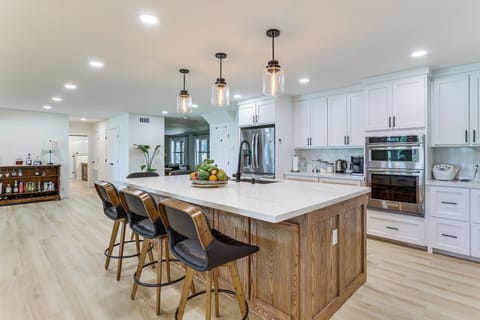 House (5 Bedrooms) | Interior