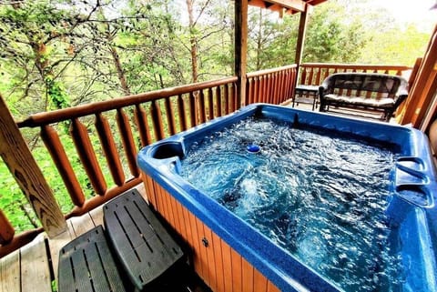 Cabin, 3 Bedrooms | Outdoor spa tub