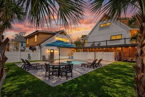 This is what vacation should feel like - sunset skies, waterfront views, and your own private resort.  Welcome to Harbor Lights!