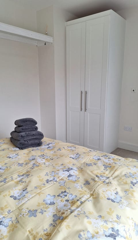 2 bedrooms, iron/ironing board, WiFi (free), bed sheets