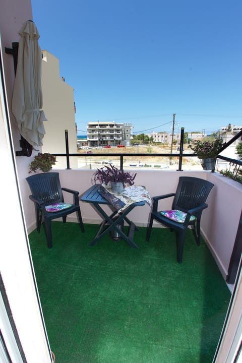 House, Smoking | 2 bedrooms, desk