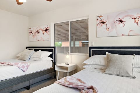 Bright double-bedroom perfect for families and groups.