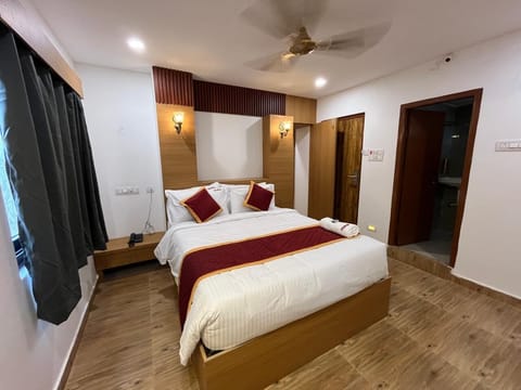 Deluxe Double Room | Free WiFi
