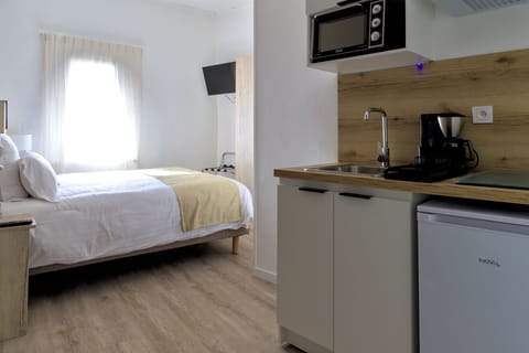 Deluxe Double Room, Non Smoking, Kitchenette | In-room safe, desk, soundproofing, free WiFi