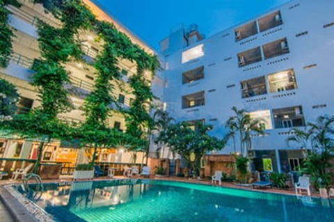 Outdoor pool, sun loungers