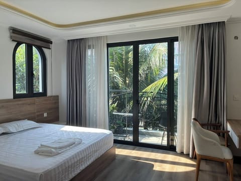Deluxe Villa, Balcony, City View | Desk, WiFi (free), bed sheets