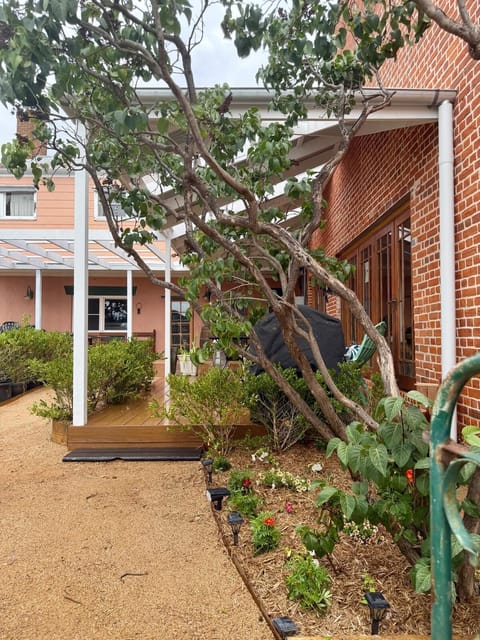 Entry from Court St