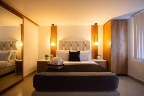 Executive Triple Room | Desk, free WiFi, bed sheets