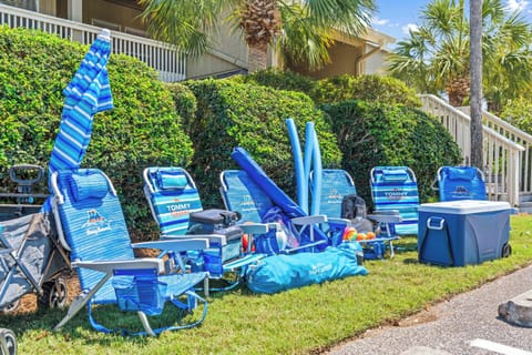 Welcome to "Toes in the Sand" in the gated Seascape Resort. - Beach Gear