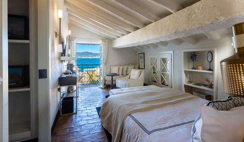 Superior Room, Balcony, Sea View | Frette Italian sheets, premium bedding, pillowtop beds, in-room safe