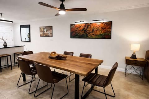 A nice spacious dining room table to eat and hang with your group before you check out the wonders of Little Italy.