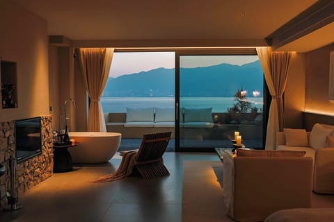 Executive Double Room, Ocean View | Living room