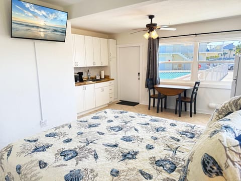 Venice Villas Studio – Walk-Out Poolside (7119)