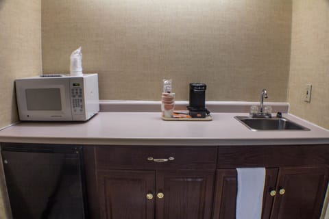 Suite, 1 King Bed with Sofa bed, Non Smoking | Private kitchenette | Fridge, microwave, coffee/tea maker