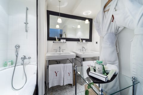 Standard Double or Twin Room | Bathroom | Designer toiletries, hair dryer, bathrobes, slippers