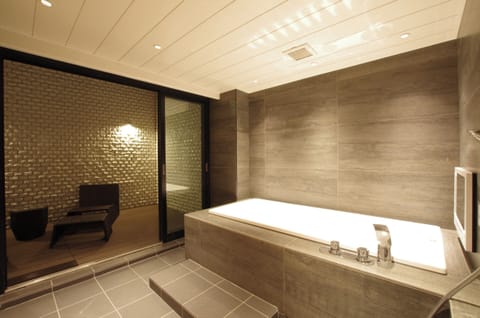 Deluxe Double Room, Smoking, Balcony | Bathroom | Slippers