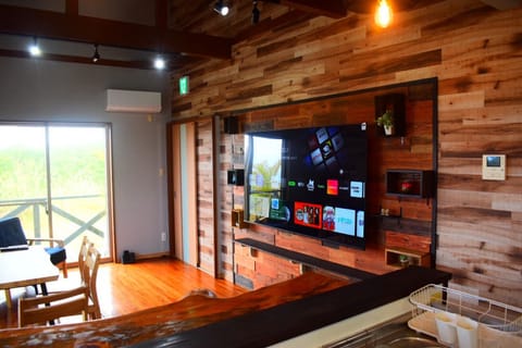House | WiFi (free), bed sheets