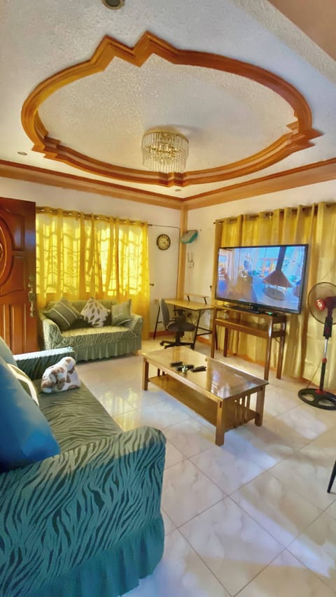 House, 3 Bedrooms, Smoking | Living room