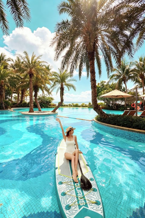 2 outdoor pools, open 7:00 AM to 10:00 AM, sun loungers