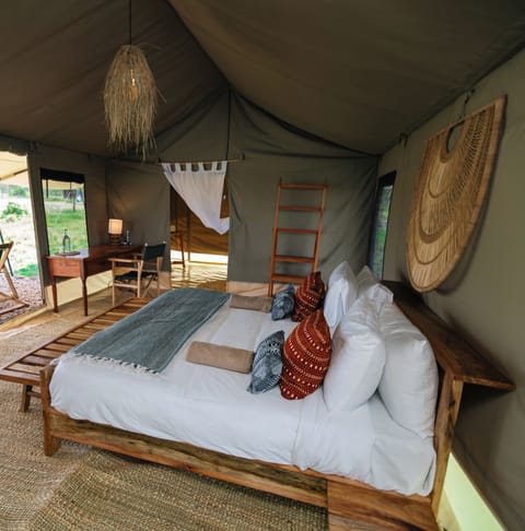 Comfort Double or Twin Room | Laptop workspace