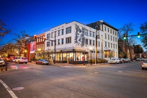 Your 1860 Art Deco home base on Alexandria's legendary King Street

