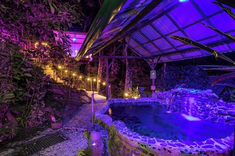 8 outdoor pools