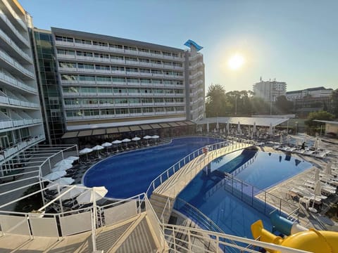 Seasonal outdoor pool, pool umbrellas, sun loungers