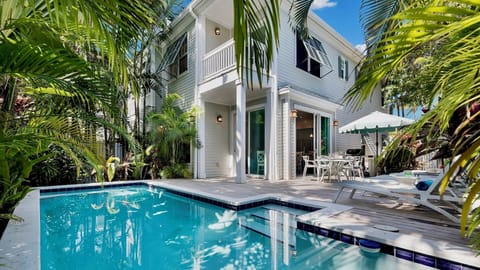 Welcome to THE SOPHISTICATED SANDPIPER...