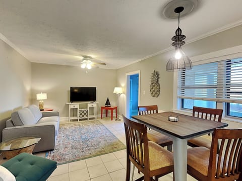 Welcome to Low Tide: Desirable Ground Floor, Minutes from the Water!