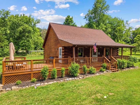 Relaxing log cabin just 100 yards from river access, perfect for families and small groups. 