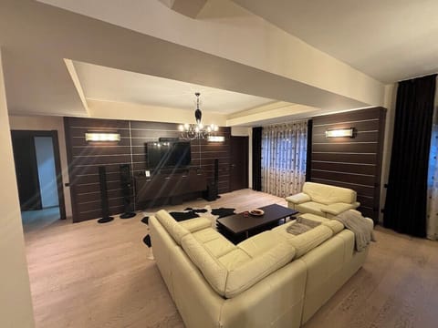 Conta 3 · Conta Three Bedroom Apartment (210)
