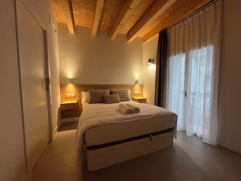 Deluxe Double Room, City View | Desk, laptop workspace, free WiFi